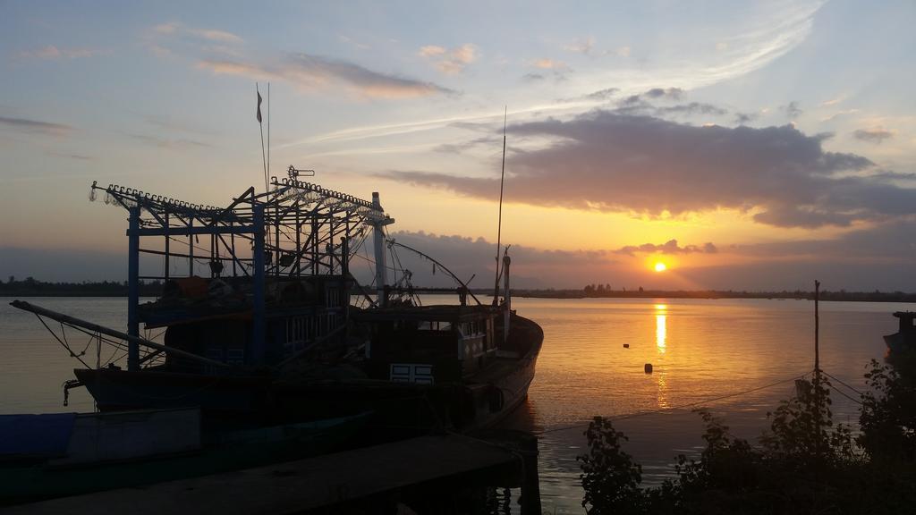 Viets Family River - Hoi An Homestay Buitenkant foto